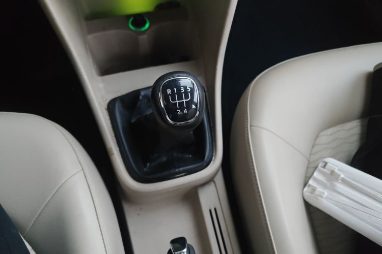 斯柯达 昕锐 2013款 1.6L 手动智选型中控内饰18