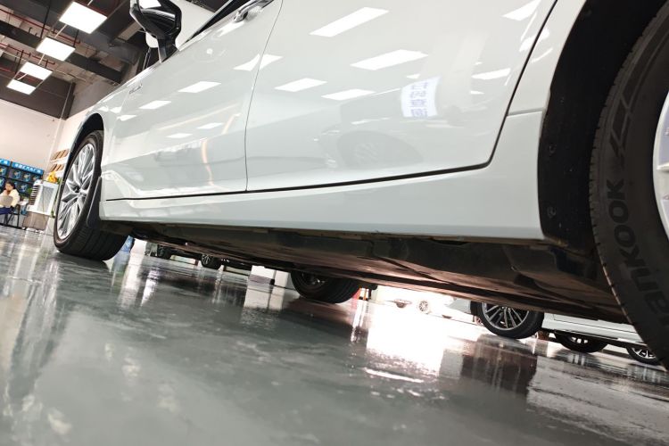 丰田 亚洲龙 2023款 双擎 2.5L XLE尊贵版局部细节9002