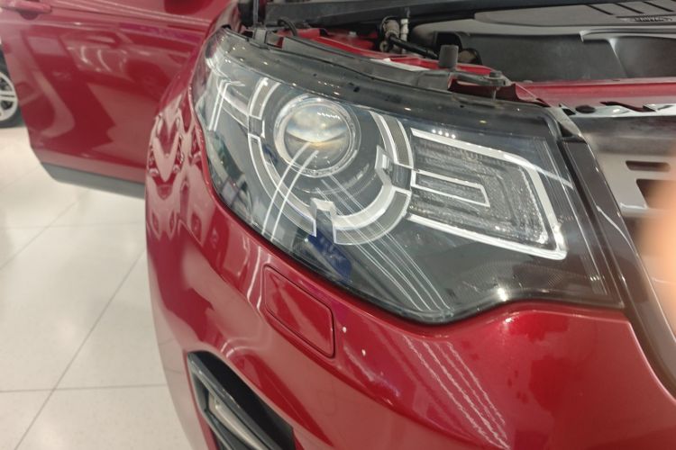 路虎 发现神行 2017款 2.0T SE车身外观8