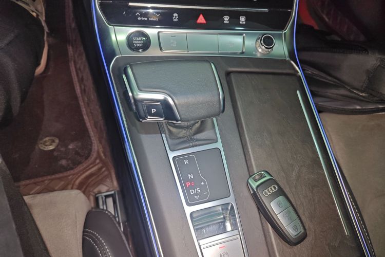 奥迪A6L 2023款 改款 45 TFSI quattro 臻选动感型局部细节18