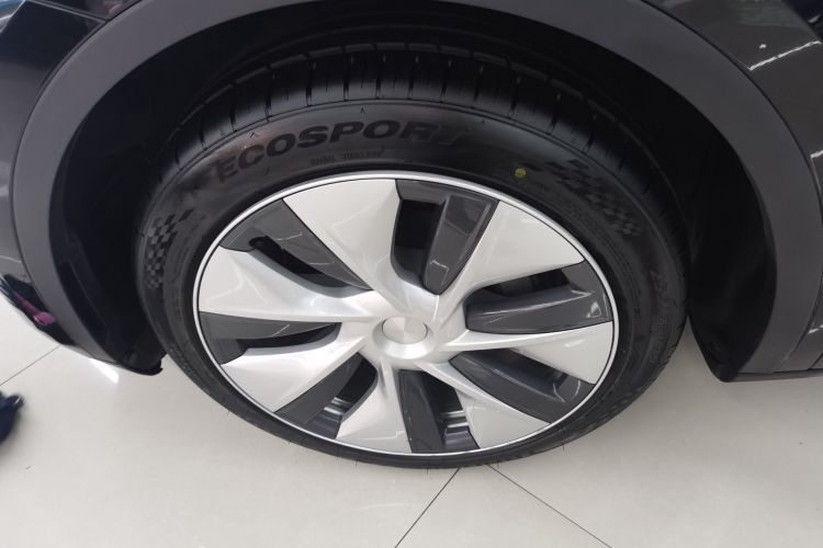 特斯拉 Model Y 2022款 改款 后轮驱动版车身外观35