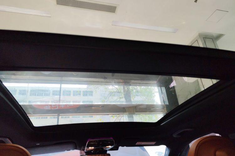 奔驰GLC 2023款 改款 GLC 260 L 4MATIC 动感型 5座中控内饰22