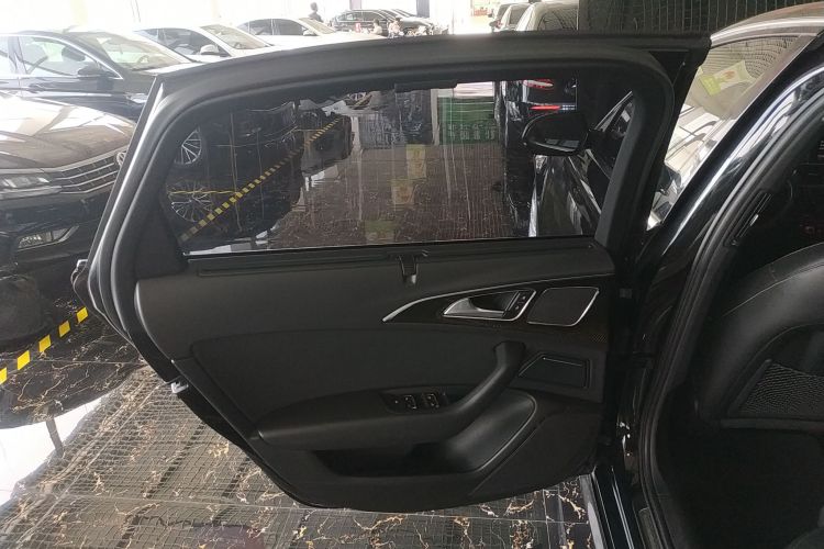 奥迪A6L 2018款 30周年年型 45 TFSI quattro 运动型中控内饰7008