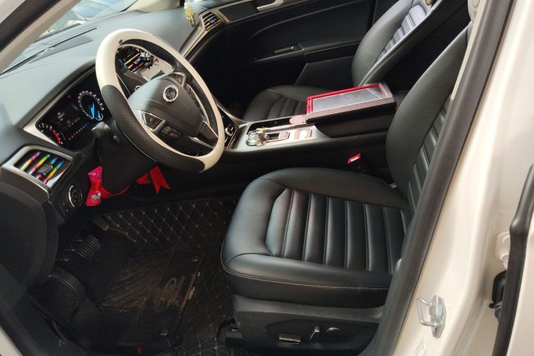 福特 蒙迪欧 2020款 EcoBoost 180 时尚型中控内饰19