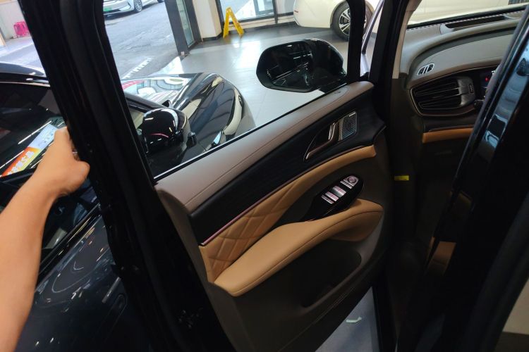 腾势D9 2022款 DM-i 970 四驱尊荣型中控内饰47