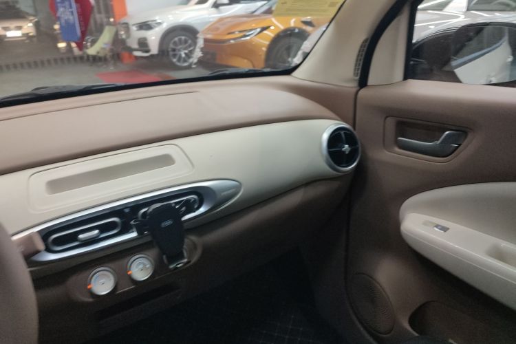 五菱汽车 宏光MINIEV 2025款 四门版 进阶款中控内饰16