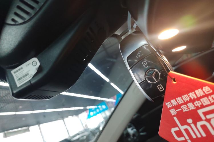 奔驰E级 2023款 改款 E 300 L 时尚型中控内饰11