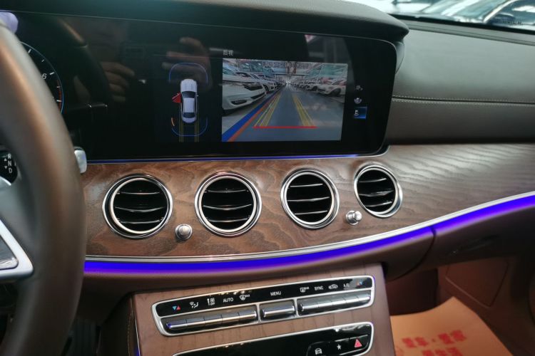 奔驰E级 2023款 改款 E 260 L中控内饰16