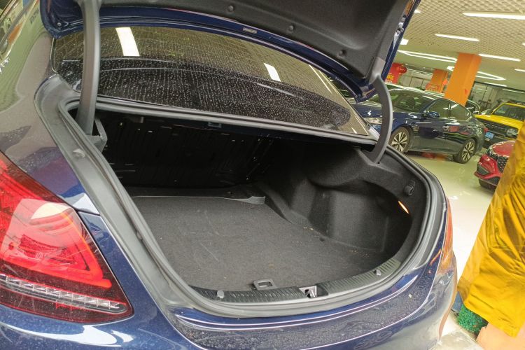 奔驰C级 2019款 C 260 L 运动版局部细节23