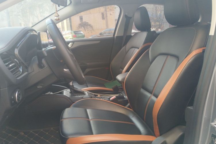 福特 福克斯 2022款 两厢 EcoBoost 180 自动竞速版中控内饰19