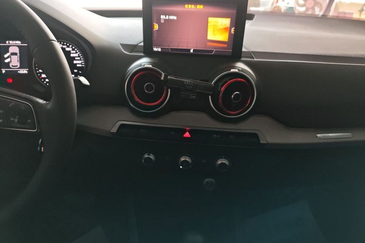 奥迪Q2L 2020款 35 TFSI 进取动感型中控内饰16