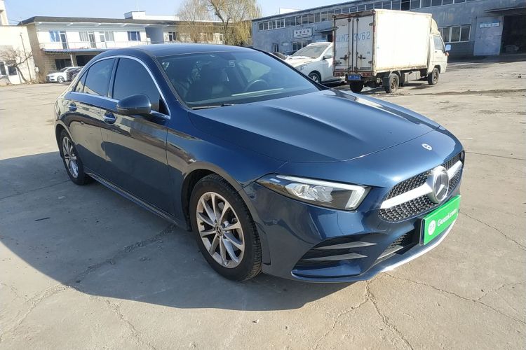 奔驰A级 2020款 A 200 L 运动轿车车身外观3