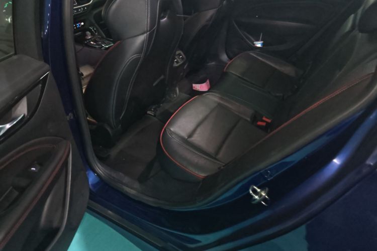 别克 君威 2017款 GS 28T 尊贵型中控内饰21