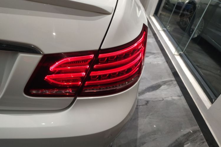 奔驰E级(进口) 2016款 E 200 轿跑车 灵动版车身外观9