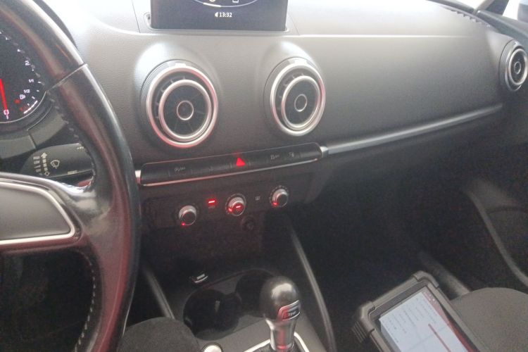 奥迪A3 2016款 Limousine 35 TFSI 进取型中控内饰16