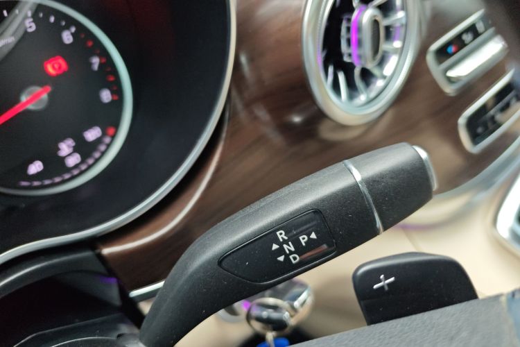 奔驰V级 2021款 V 260 领航版中控内饰18