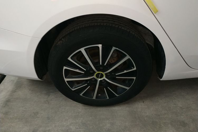 荣威i5 2021款 1.5L CVT铂金版车身外观6008