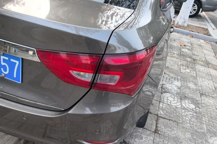 别克 英朗 2015款 15N 自动精英型车身外观9