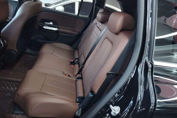 奔驰GLB 2023款 GLB 220 动感型中控内饰7004