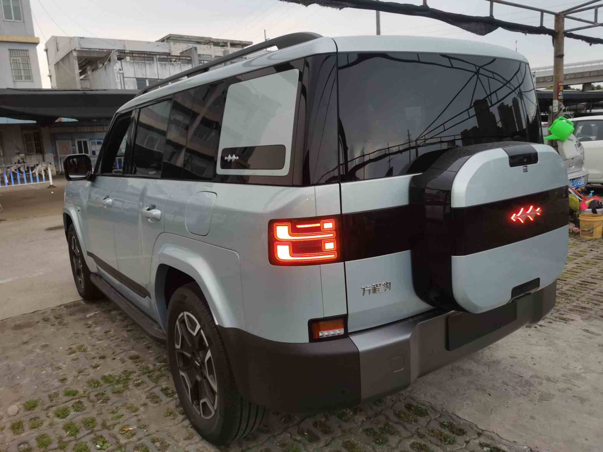 方程豹 钛7 2025款 135KM两驱Pro版(3)