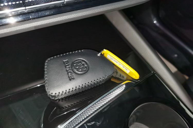 别克 2024款 昂科威S  25T 炫黑风尚版中控内饰11