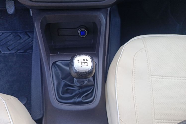 五菱汽车 五菱宏光 2021款 1.5L S标准型LAR中控内饰18