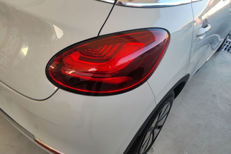 五菱汽车 五菱缤果 2023款 333km 灵犀互联款车身外观9