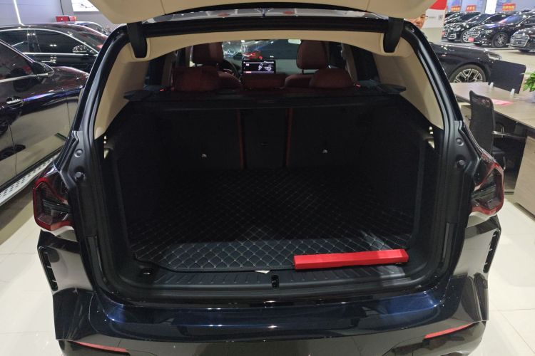 宝马X3 2022款 改款 xDrive25i M运动套装机舱底盘23