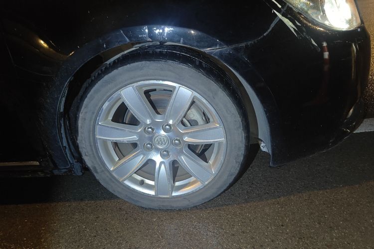 别克 君越 2011款 2.0T旗舰版车身外观10