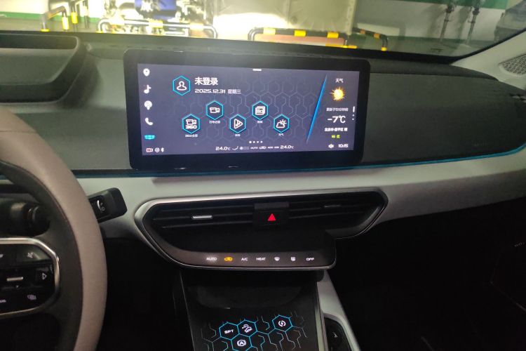 吉利几何A 2019款 高维标准续航幂方版中控内饰16