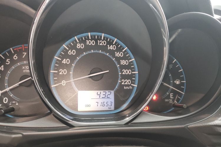 丰田 威驰 2014款 1.5L 手动智臻版中控内饰14