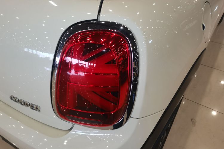 MINI 2018款 1.5T COOPER 经典派车身外观9