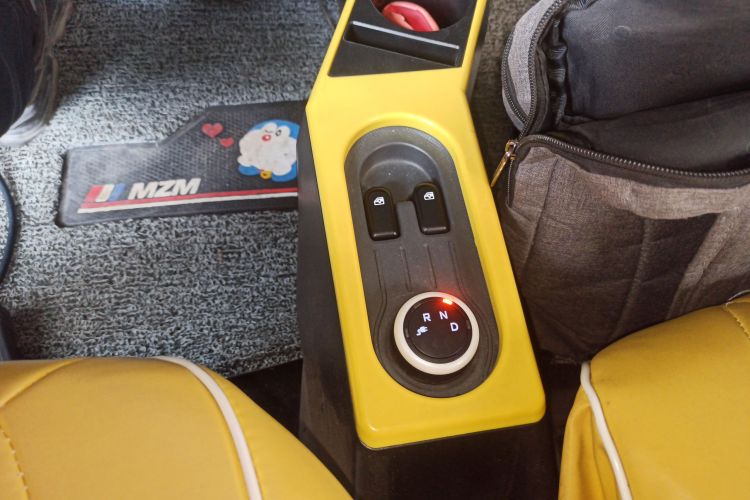 五菱汽车 宏光MINIEV 2021款 马卡龙时尚款 三元锂中控内饰18