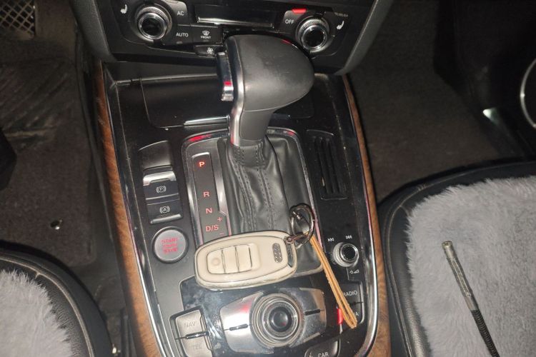 奥迪Q5 2013款 40 TFSI 舒适型中控内饰18