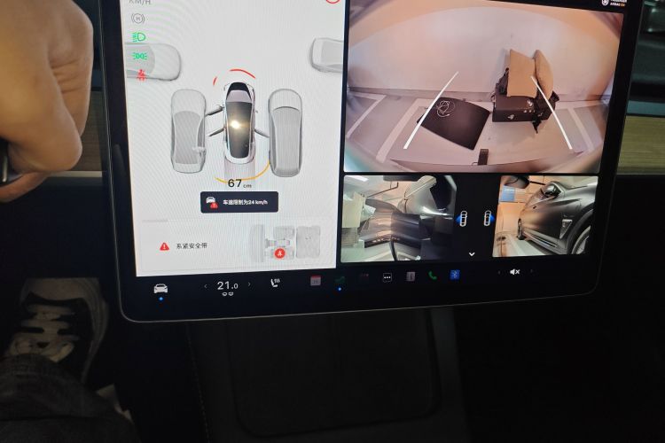 特斯拉 Model 3 2022款 后轮驱动版中控内饰16