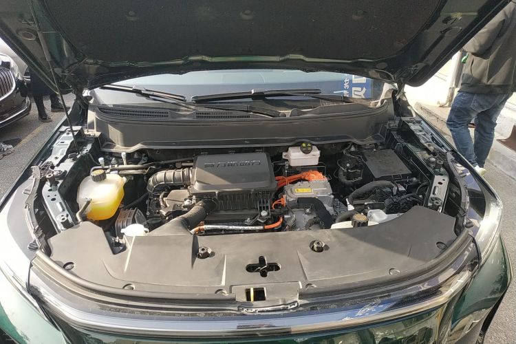 蓝电E5 PLUS 2025款 120km 标准续航版 7座机舱底盘24