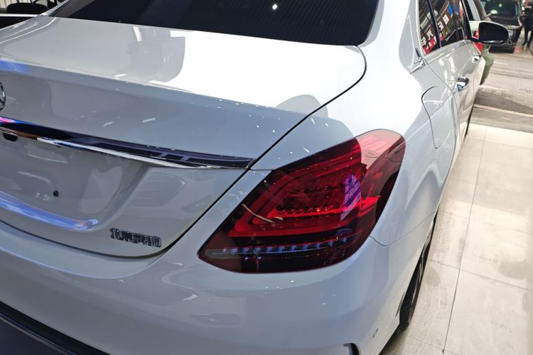 奔驰C级 2020款 改款 C 260 L 运动版车身外观9