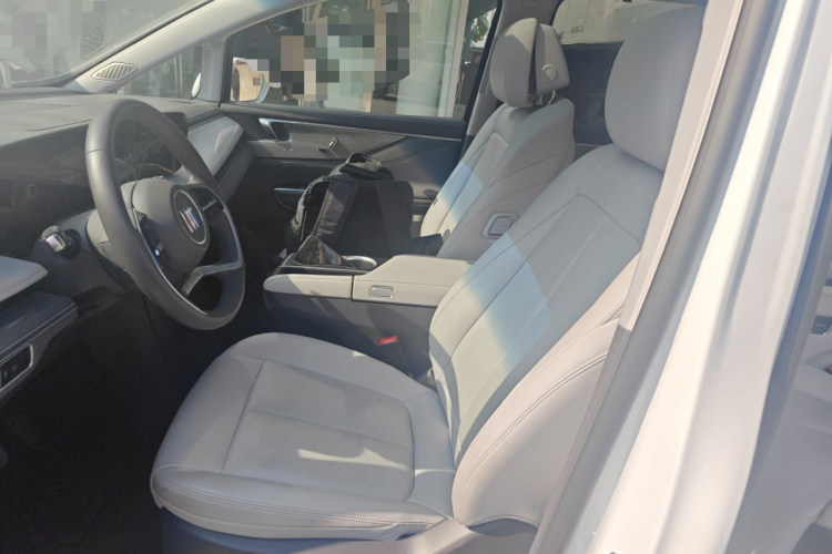 别克GL8 2025款 陆尊 尊享版中控内饰19