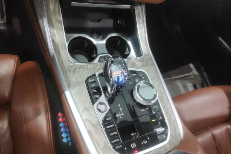 宝马X7 2020款 xDrive40i 行政型豪华套装中控内饰18