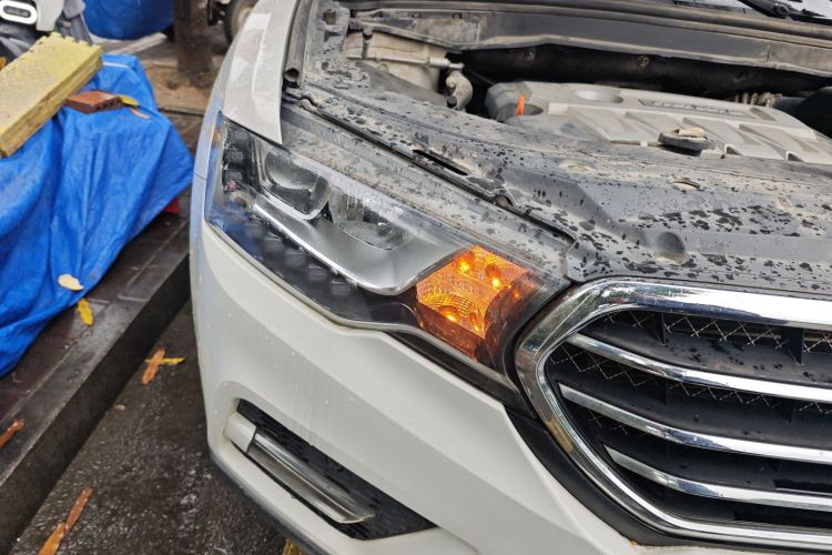 哈弗H6 Coupe 2015款 蓝标改款 2.0T 手动两驱都市型车身外观8