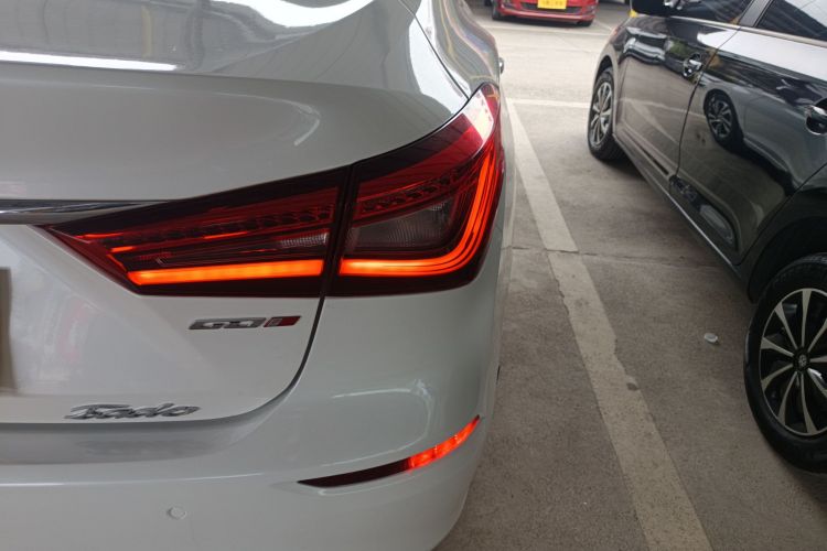 长安 逸动 2018款 1.6L GDI 手动领尚型车身外观9