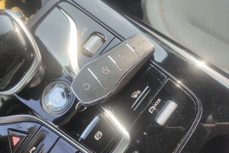 比亚迪 秦PLUS 2024款 荣耀版 DM-i 55KM领先型中控内饰7001