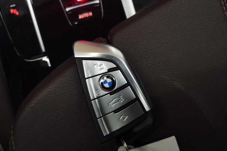 宝马5系 2022款 改款二 525Li 豪华套装中控内饰11