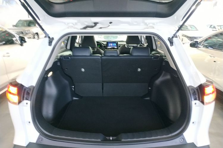 丰田 锋兰达 2022款 2.0L CVT豪华版机舱底盘23