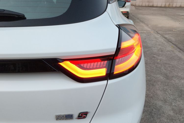 吉利汽车 帝豪S 2021款 1.4T CVT尊贵型车身外观9