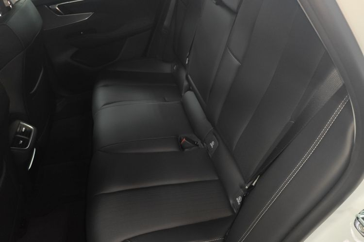 别克 君越 2025款 28T 白金版中控内饰7004