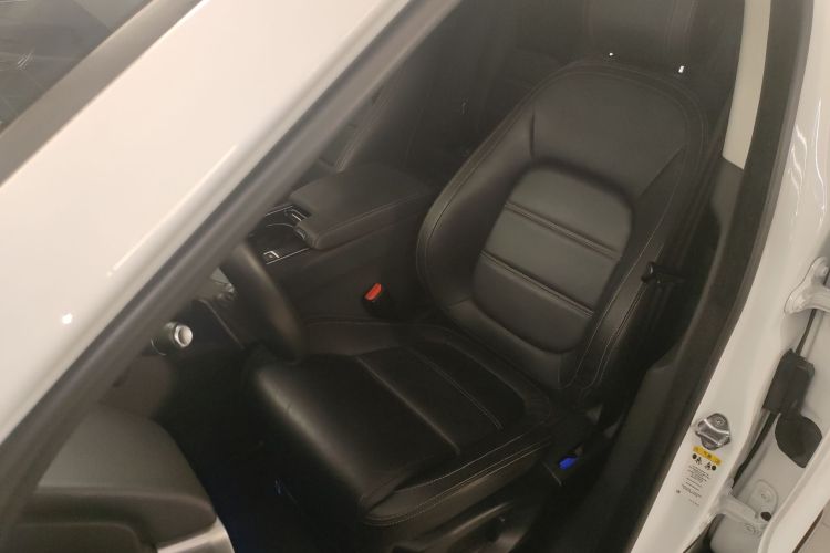 捷豹F-PACE 2018款 2.0T 两驱都市尊享版中控内饰19