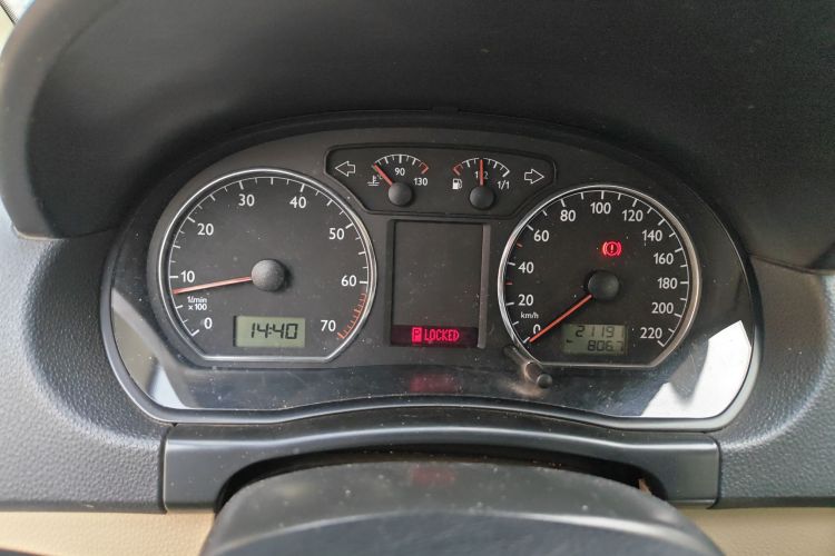 大众 Polo 2009款 劲取 1.6L 自动雅致版中控内饰14