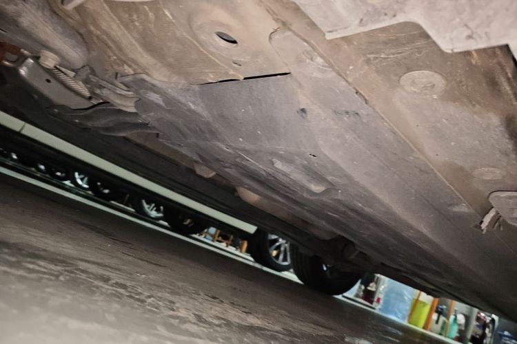 长安UNI-T 2022款 1.5T 运动版 尊贵型局部细节9004