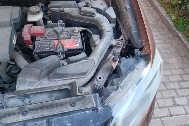 日产 奇骏 2015款 2.0L CVT舒适MAX版 2WD局部细节9007